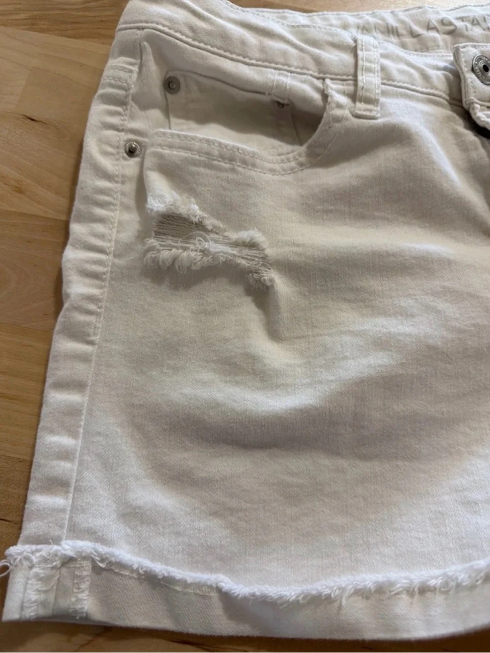 Vanilla Star White Distressed Cuffed Denim Shorts Size 5